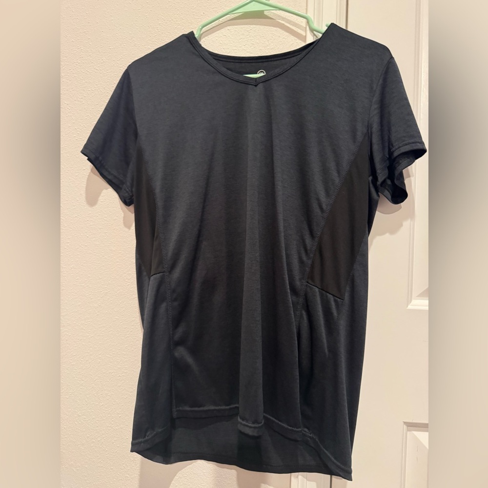 Black Athletic Tee | V-Neck | Short Sleeve | Size L